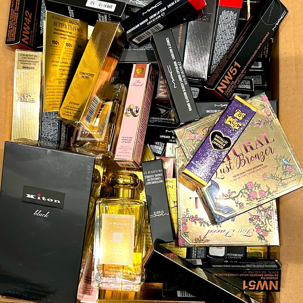 Mystery bag of top brand cosmetics Smashbox,Tom Ford, MAC, Too Faced & Clinique